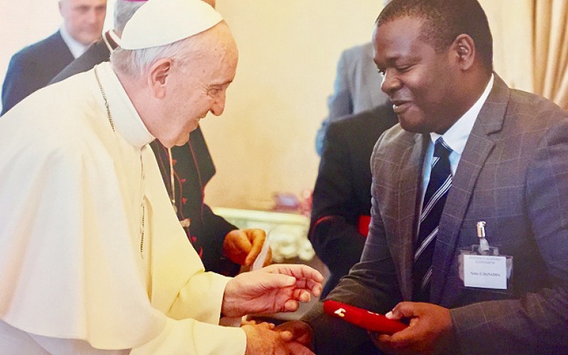 Professor Banadda receiving the Pius XI Medal from Pope Francis.