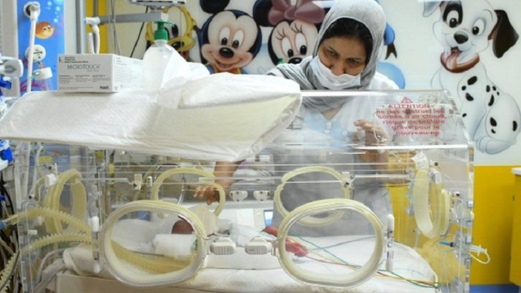 Nurse checking of Halima Cissé nonuplets