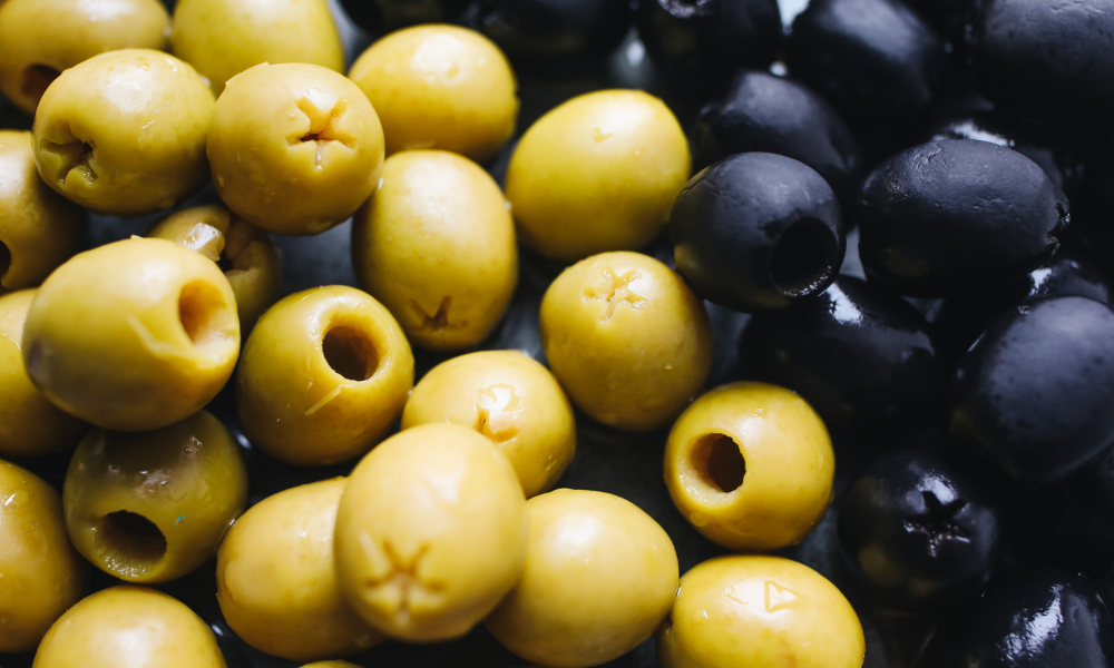 7 Natural Ways To Make Your Hair Thicker 2 Olive oil