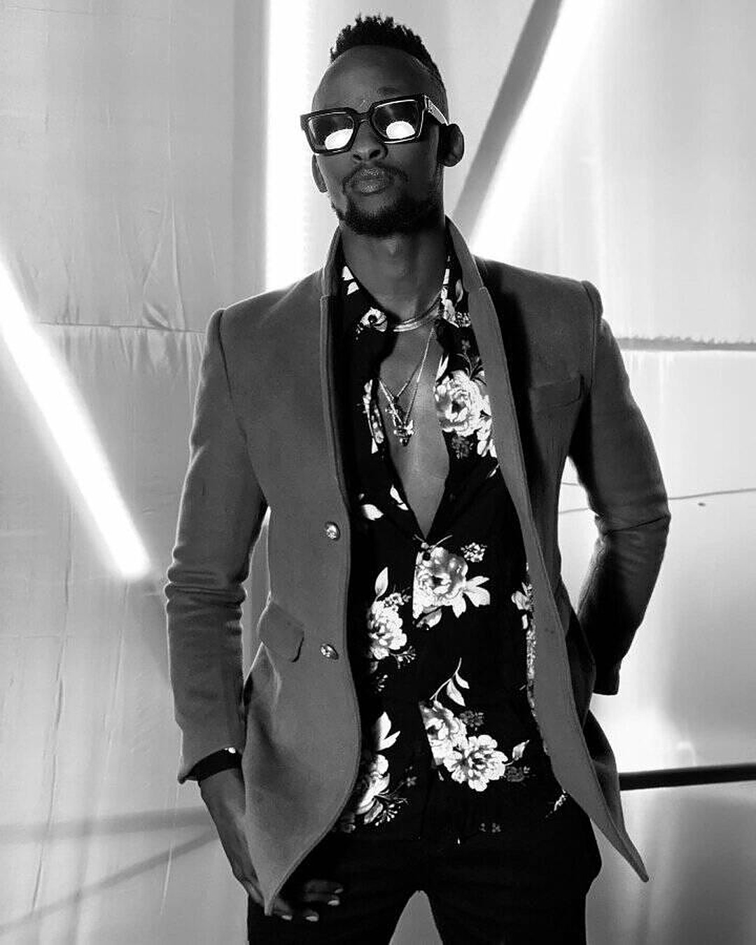 Meddy adorns his chest with glistening pendants as he dresses princely for a concert (Photo credit: https://web.facebook.com/meddy.denis.5)