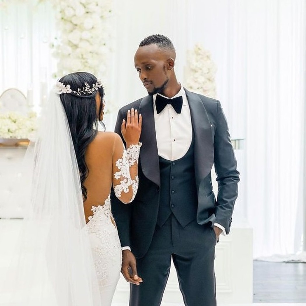 Last pose before walking his Mimi down the aisle (Photo credit:MziQi)