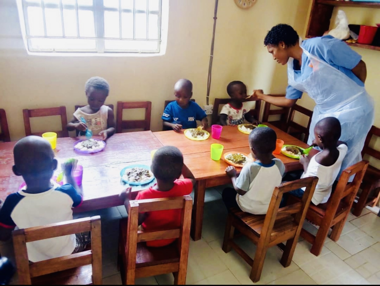 Peagie Foday with teenage mothers in Sierra Leone 