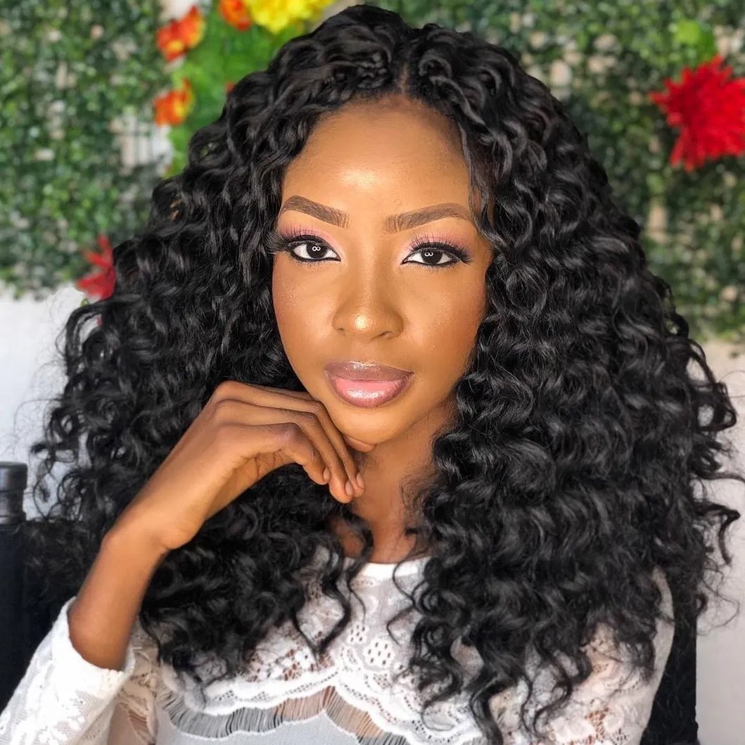 Long wavy crochet hair is for the bold (Photo credit: Hair Adviser)