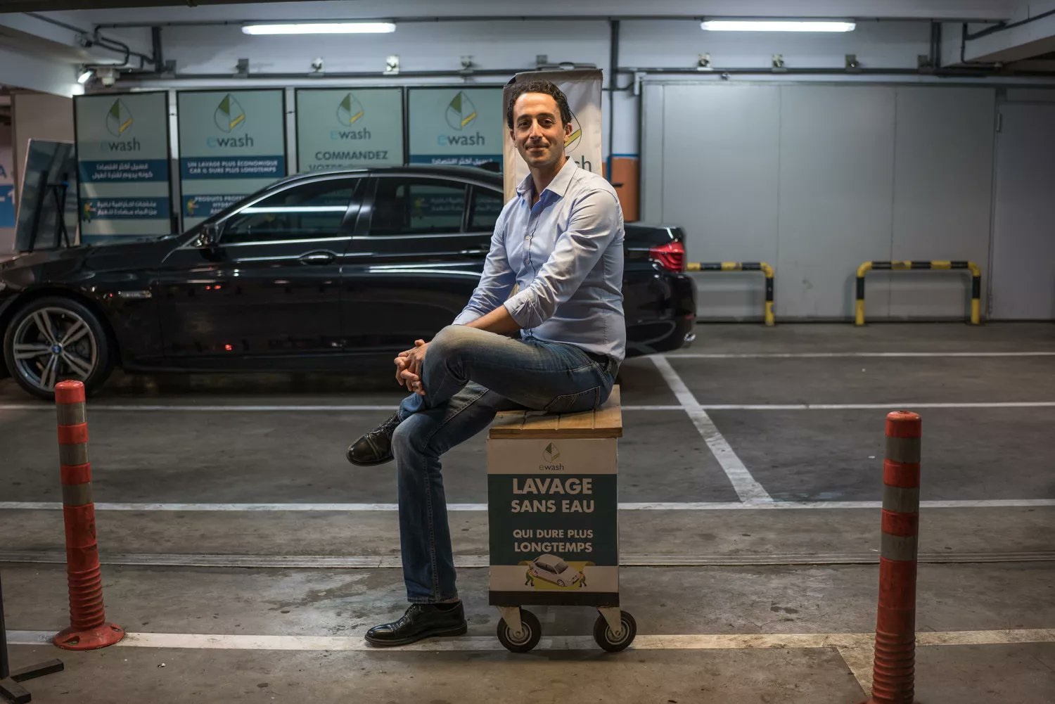 Omar Bouziane sitting in front of his garage (Photo credit: Twitter/@TelQuelOfficiel)