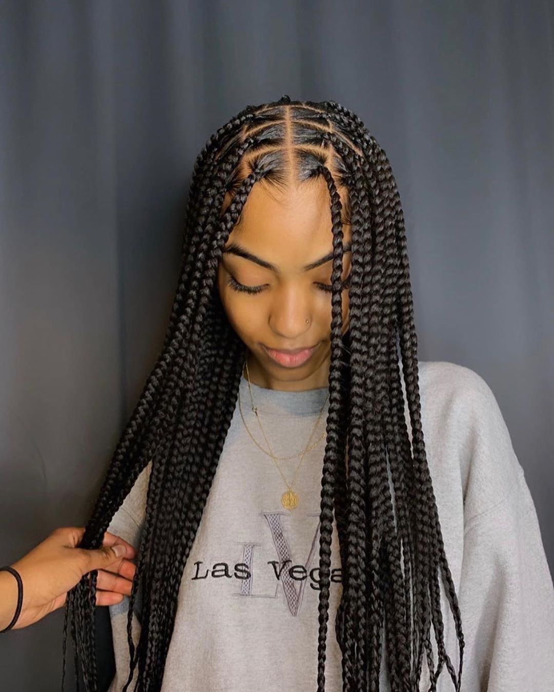 Knotless braids | Braids for short hair, Box braids styling, Black girl braided hairstyles