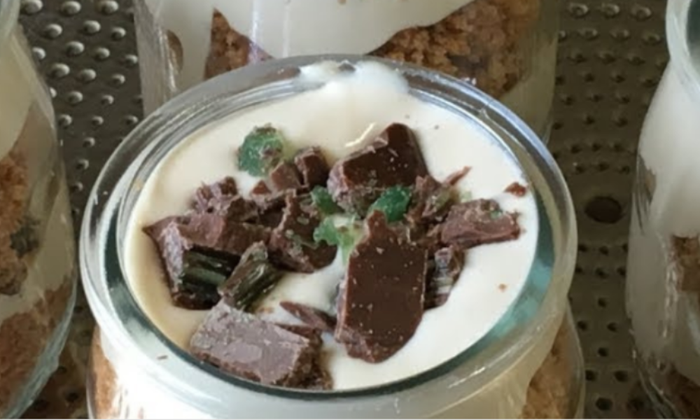 Peppermint Crisp Tart – Mini Caramel Desserts (South African dessert)