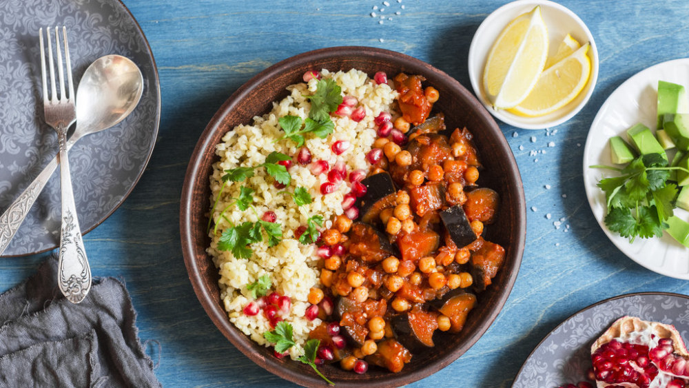 Exploring the Best Flavors of North Africa: A Beginner's Guide to Tagine Cooking 3 What is the benefit of cooking in a tagine?